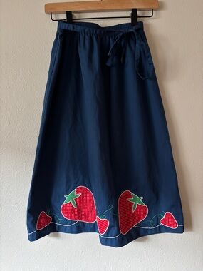 Vintage 1985 Jilly Strawberry Appliqué skirt